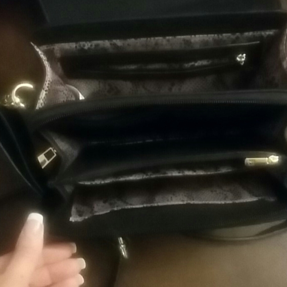 Karla Hansen brand new crossbody bag - Picture 2 of 3